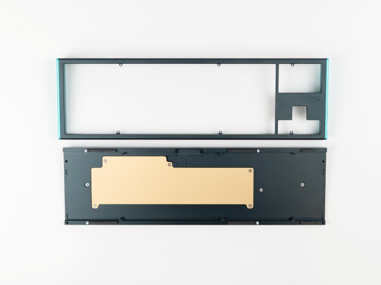 Case top and bottom separated